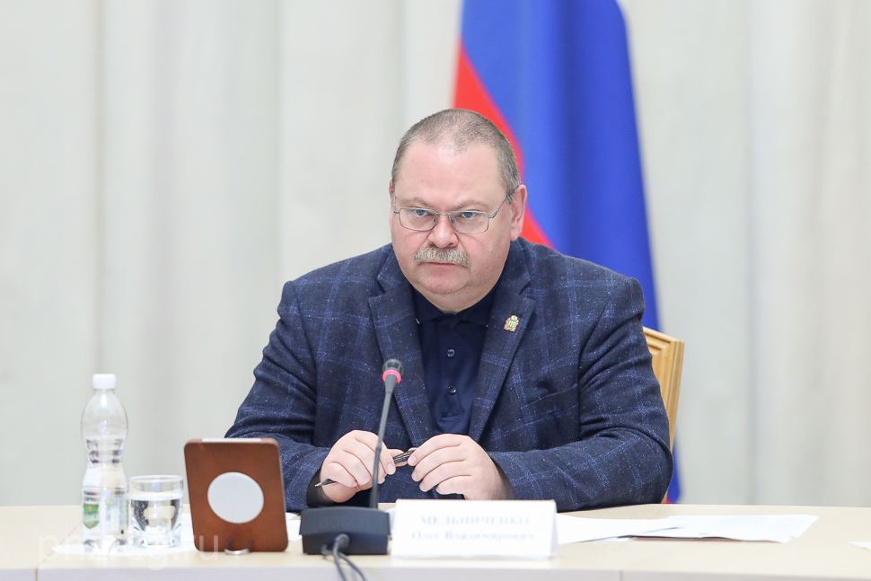 Олег Мельниченко потребовал улучшить качество подготовки школьников к ЕГЭ