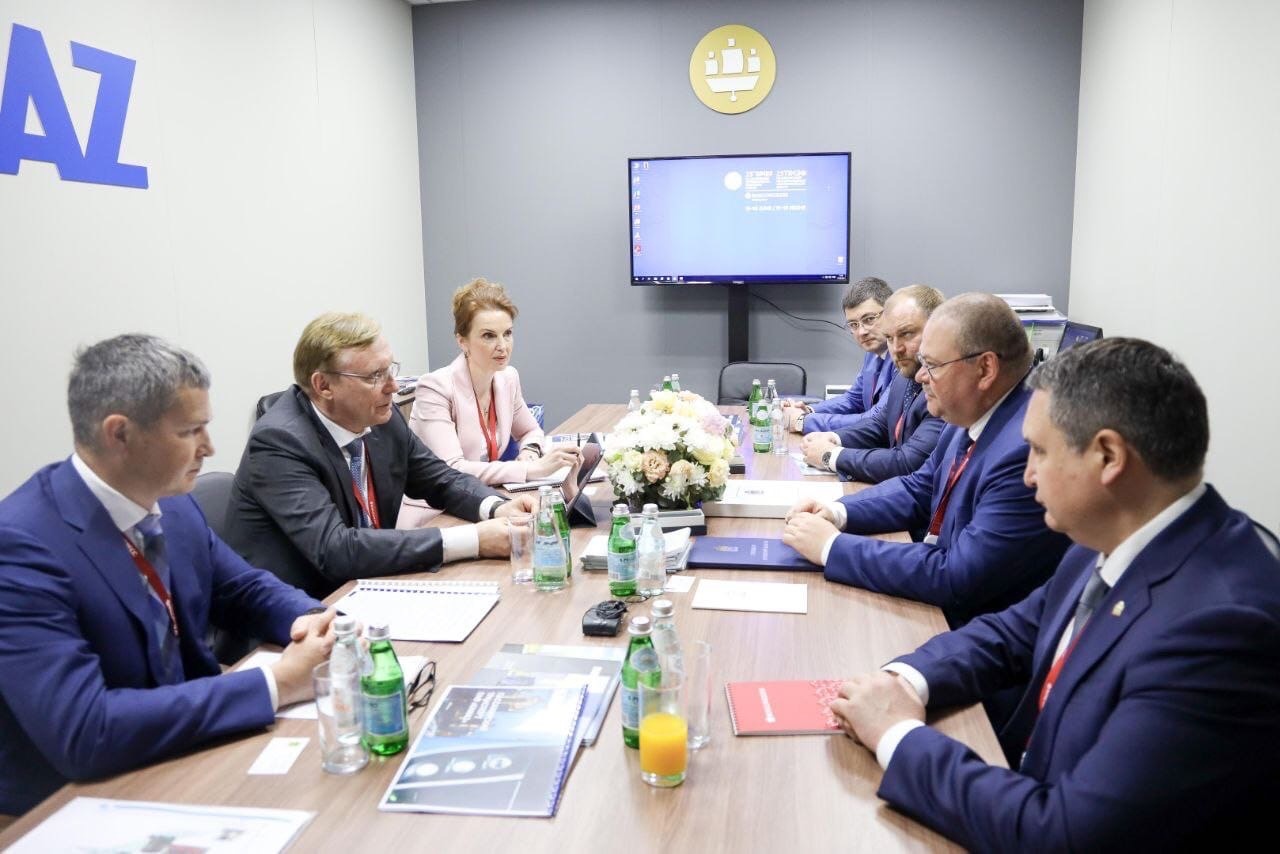 Мельниченко и Когогин обсудили расширение сотрудничества региона с ПАО «КАМАЗ»