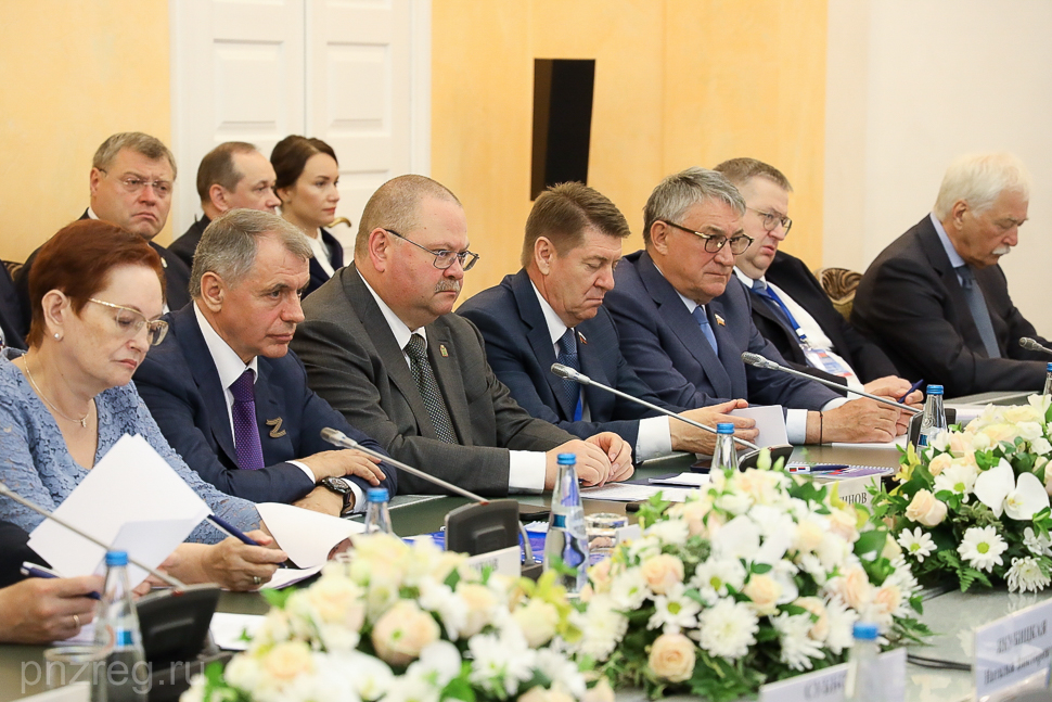 В рамках IX форума регионов Беларуси и России Олег Мельниченко заключил соглашение