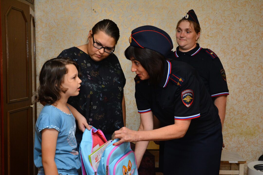 Пензенские полицейские совместно с Общественным советом регионального УМВД приняли участие во Всероссийской акции «Помоги пойти учиться»