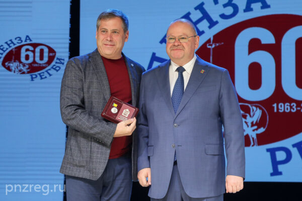 Мельниченко отметил памятными знаками руководство РК «Локомотив-Пенза»