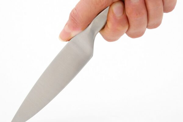 Нетрезвый никольчанин набросился с ножом на экс-супругу