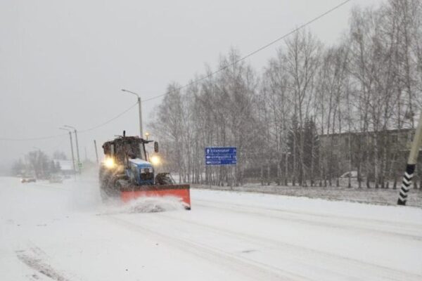 Более 700 единиц спецтехники задействовано в уборке снега в регионе