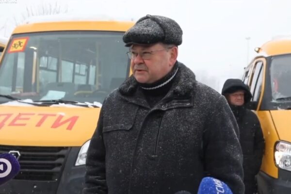 Мельниченко сообщил о передаче школам региона новых автобусов