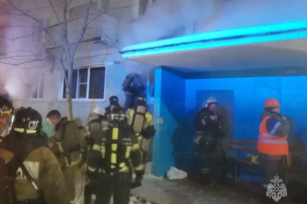 Восемь человек спасли при пожаре в жилом доме в Пензе