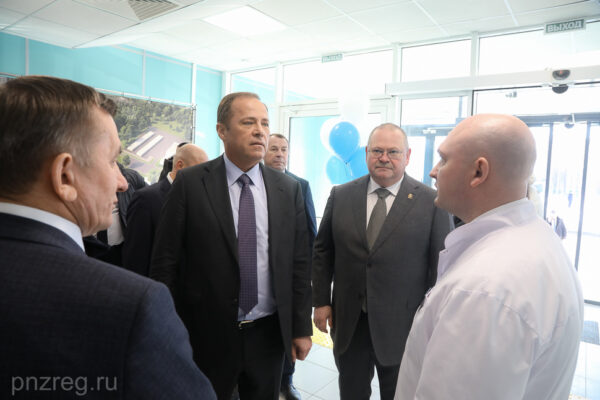 Мельниченко и Комаров осмотрели новый корпус онкодиспансера в Пензе