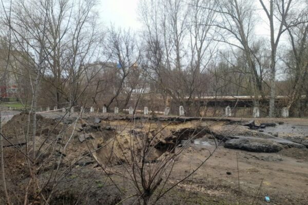 Златогорский прокомментировал ситуацию с провалом дороги в Кузнецке
